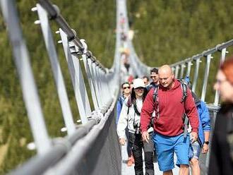 Sky Bridge 721 slaví rok. Po nejdelším mostě světa prošlo už 290 tisíc lidí