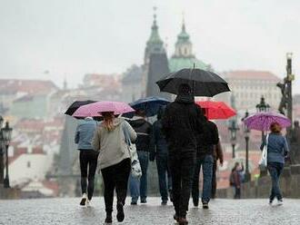 Týden bude z velké části deštivý. Nejvyšší teploty se čekají o víkendu