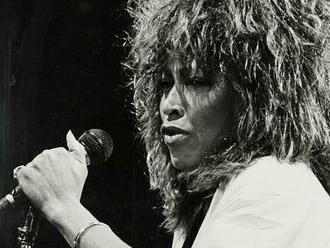 Zemřela legendární zpěvačka Tina Turner. Rockové ikoně bylo 83 let