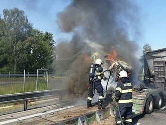 Nehoda dvou kamionů na D1 u Želivky. Na dálnici se tvořily kolony