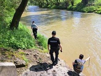 Telo štvorročného dievčatka, ktoré spadlo do rieky Ondava v Stropkove, po týždni našli