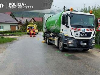 Tragédia na Považí: Smetiarske auto nacúvalo do matky troch detí, na mieste zomrela