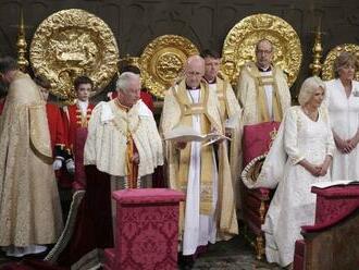 HISTORICKÝ moment: Na britský trón oficiálne zasadol kráľ Karol III. + FOTO