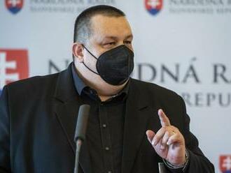 Pandémia NESKONČILA, pripomínajú hygienici: Mikasov úrad prehodnotí nosenie RESPIRÁTOROV