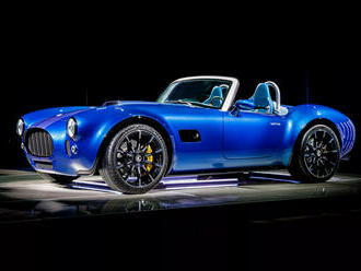 AC Cobra GT Roadster je moderní interpretace původní „kobry“. Má karbonovou karoserii a může mít až 663 koní