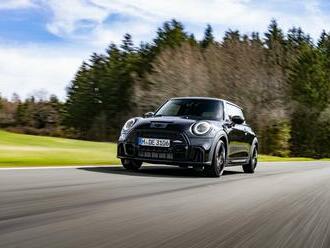 Mini Cooper přijíždí v limitované edici. S manuální převodovkou a chutí trhat asfalt