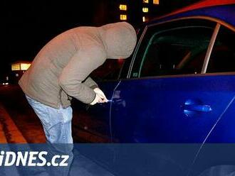 Zloději ukradnou auto za pár sekund. Nenechávejte klíče v předsíni