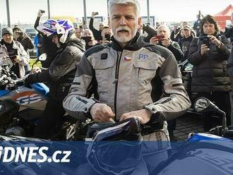 Prezident Pavel je celoživotní motorkář, sedlá jeden z nejslavnějších strojů