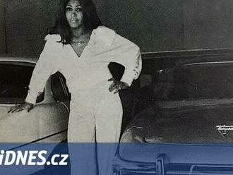 Tina Turner milovala auta. Kromě jaguárů měla i monstrózní terénní lambo