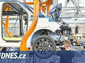 Ziskovost automobilek se snižuje, je třeba škrtit náklady