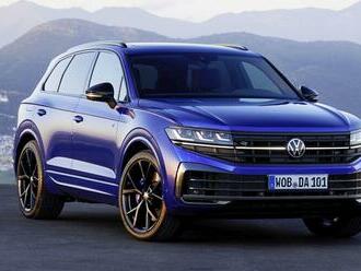 Posledný VW Touareg má za sebou facelift. Dostal detekciu zaťaženia strechy i lepší podvozok