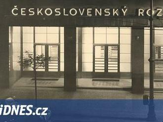 Druzí na světě. Před 100 lety začal vysílat v Československu rozhlas