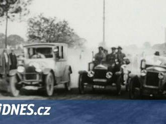 Le Mans slaví 100 let. Závod zažil i největší motoristickou tragédii historie