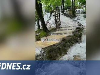 VIDEO: Národní park Krka, kde se točil Vinnetou, zaplavila rozvodněná řeka