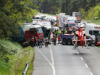 Po nehode autobusu sú v UNB hospitalizovaní 12 pacienti, traja v kritickom stave