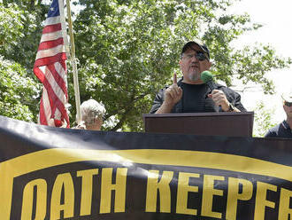 Zakladateľa milície Oath Keepers odsúdili na 18 rokov za útok na Kapitol