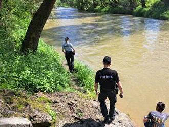 V rieke Ondava sa našlo telo dieťaťa. Môže ísť o dievčatko, ktoré strhol silný prúd