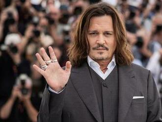 Johnny Depp zaskočil fanoušky v Cannes velmi zanedbaným chrupem