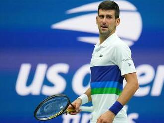 Djokovič môže hrať na US Open. Nemusí sa už dať očkovať