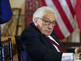 Kissinger radí: Príjmite Ukrajinu do NATO a ponechajte Krym Rusku