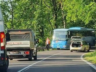 V Bojniciach sa zrazil autobus s autom