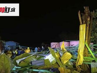 FOTO Tragédia v blízkosti základnej školy: Pri páde strechy zahynulo sedem ľudí ukrývajúcich sa pred búrkou