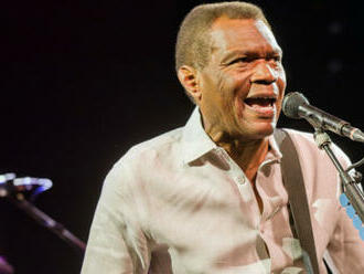 NAžIVO: Král neokázalé kytarové hry Robert Cray uhranul Lucerna Music Bar