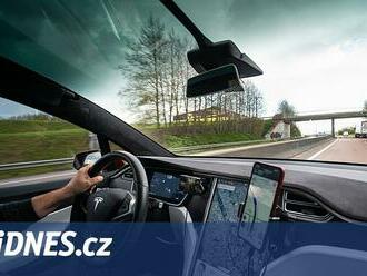 Tesla vás může zabít, v automobilce o tom vědí, potvrzuje únik informací