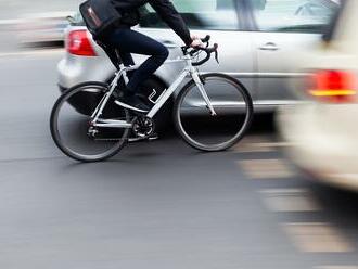 Ako neschytať pokutu za správanie voči cyklistom? Mladí vodiči pohoreli, ukazuje sa nepriateľstvo