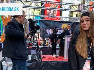 Mladá Slovenka Sarah C boduje v USA: Vystúpila na Times Square a producent ju pozval na galavečer Grammy