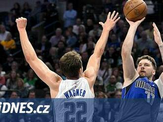 Dončič dalším skvělým výkonem spasil Dallas, Lakers zas selhali v Houstonu