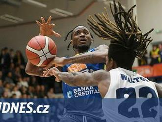 Na krev! Basketbaloví rivalové před pohárovým derby burcují dárce