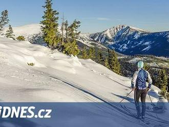 Krkonošská odysea. Udržovanou trasou jedeme ze Strážného na Černou horu