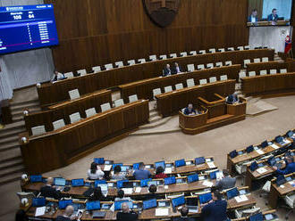 Voľby by v januári vyhral Smer, Republika by sa tesne dostala do parlamentu, SNS nie