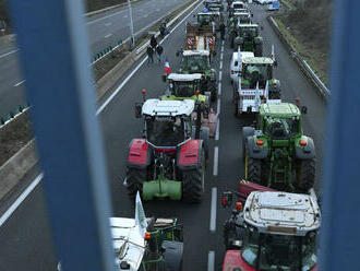 Do ulíc ich vyšlo 10-tisíc. Štrajkujúci francúzski farmári chcú zovrieť do blokády aj Lyon