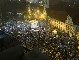 V Bratislave proti Ficovej vláde protestovalo 26-tisíc ľudí: Neuhneme. Pridalo sa viac miest ako pred týždňom