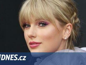 Sexuálně laděné falešné fotky Taylor Swift zaplavily web a šokovaly svět