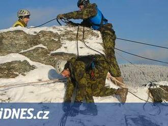 V Jeseníkách poměří síly ti největší borci. Zimní zkouška čeká členy šesti armád