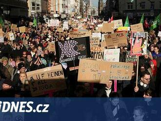 Hamburk burácel proti krajní pravici. Protestovalo sto tisíc lidí