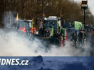 Povstání farmářů otřásá Evropou. V Belgii chtějí zablokovat důležitý přístav