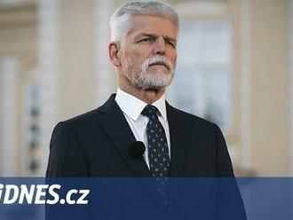 Větší důchod disidentům či rozšířené povinné ručení. Prezident podepsal několik změn