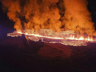 Láva zo sopečnej erupcie zničila niekoľko domov v Grindavíku