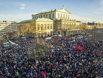 Na protesty proti krajne pravicovej Alternatíve pre Nemecko prišlo 300-tisíc ľudí