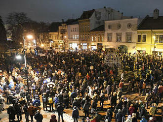 Opozícia avizuje ďalšie protesty, Pellegrinimu avizovali lídri výzvu