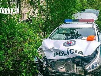 Obrovský škandál? Policajti do auta naložili vážne zranenú ženu a havarovali: ZVRAT, verzia záchranárov sa líši