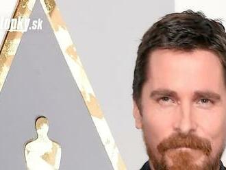 Herec Christian Bale je majster premien: Aha, aký  bol kedysi vychudnutý!