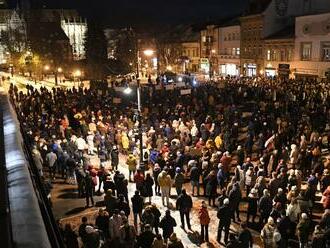 Ľudia demonštrovali proti vláde: Pozrite sa, ako to vyzeralo na námestiach