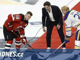 Start NHL: ovace pro Paláta a Eliáše, další Češi v hledišti. Hvězdy nezklamaly