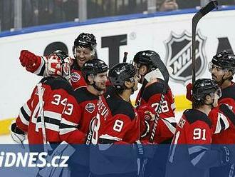 New Jersey - Buffalo 3:1. Druhé pražské porážce Sabres nezabránil ani Kulich