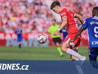 Krejčí pomohl Gironě k výhře, brankář Gazzaniga zneškodnil tři penalty